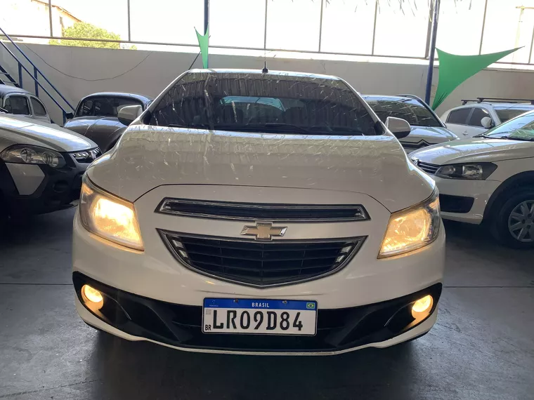 Chevrolet Onix Branco 3