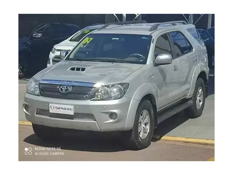 Toyota Hilux Prata 5