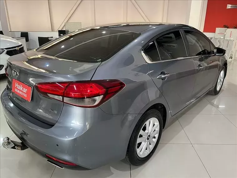 KIA Cerato Cinza 4