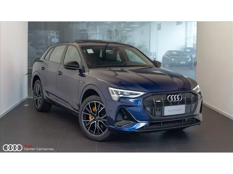 Audi E-tron Azul 14