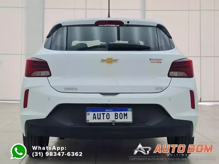 Chevrolet Onix Branco 3