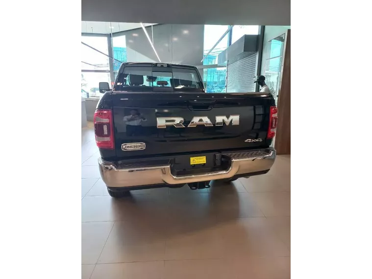 RAM 3500 Preto 2