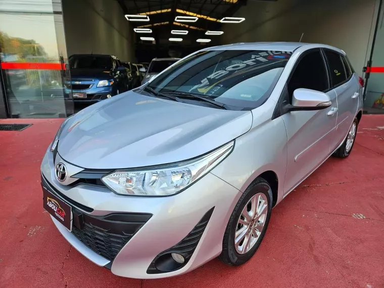 Toyota Yaris Prata 7