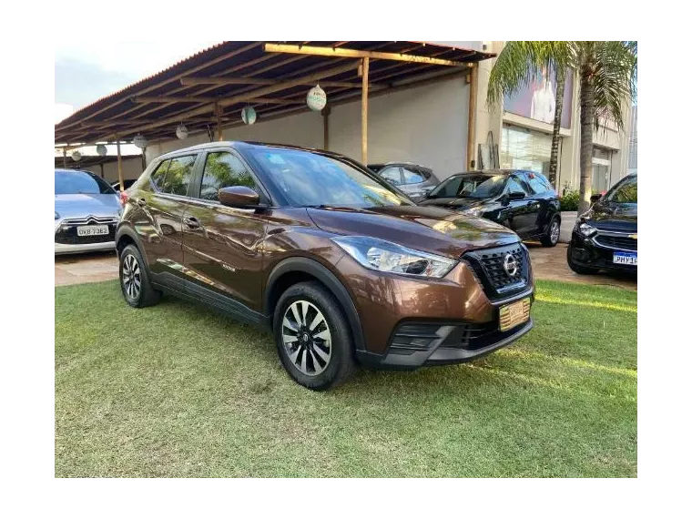 Nissan Kicks Marrom 5