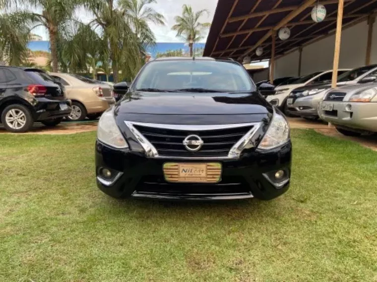 Nissan Versa Preto 1