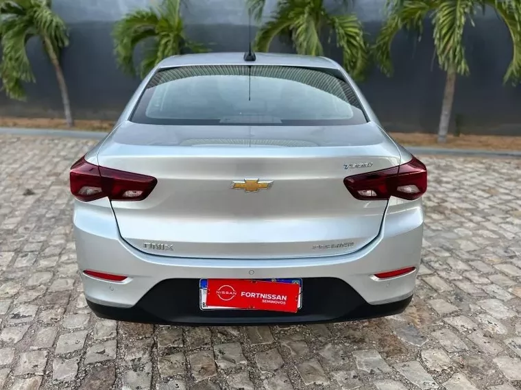 Chevrolet Onix Prata 11