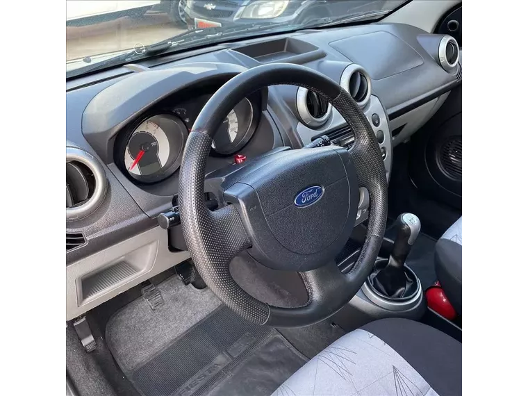 Ford Fiesta Preto 10