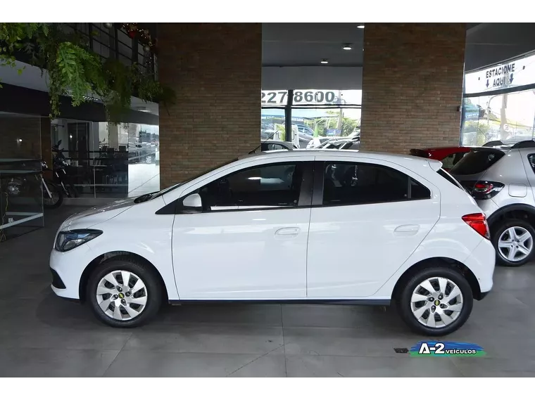 Chevrolet Onix Branco 12