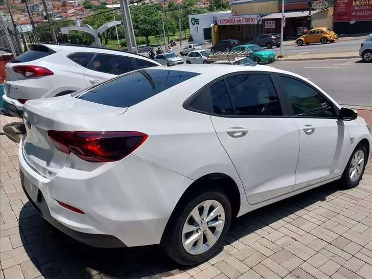 Chevrolet Onix Branco 4