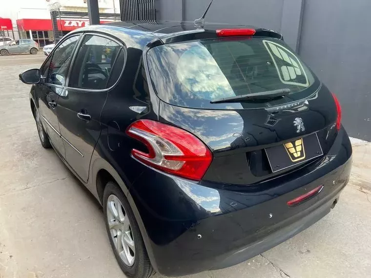 Peugeot 208 Preto 6