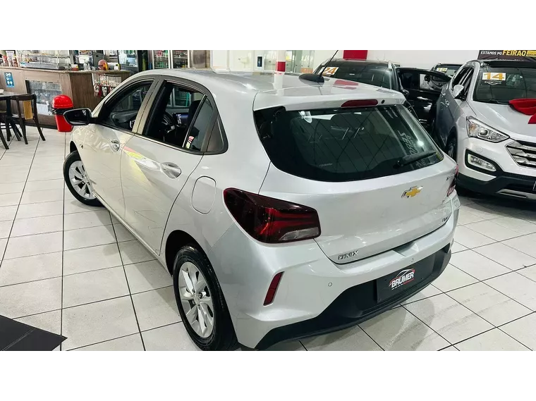 Chevrolet Onix Prata 8