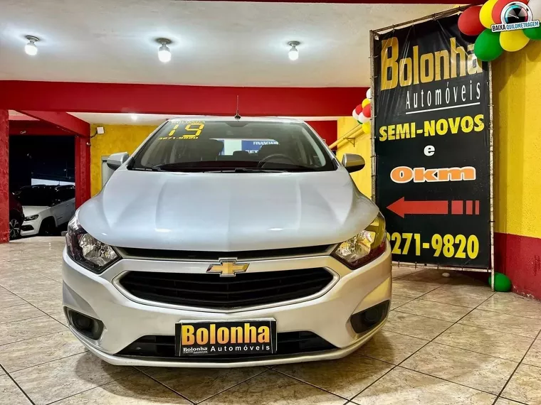 Chevrolet Onix Prata 2