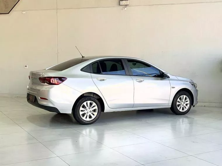 Chevrolet Onix Prata 4