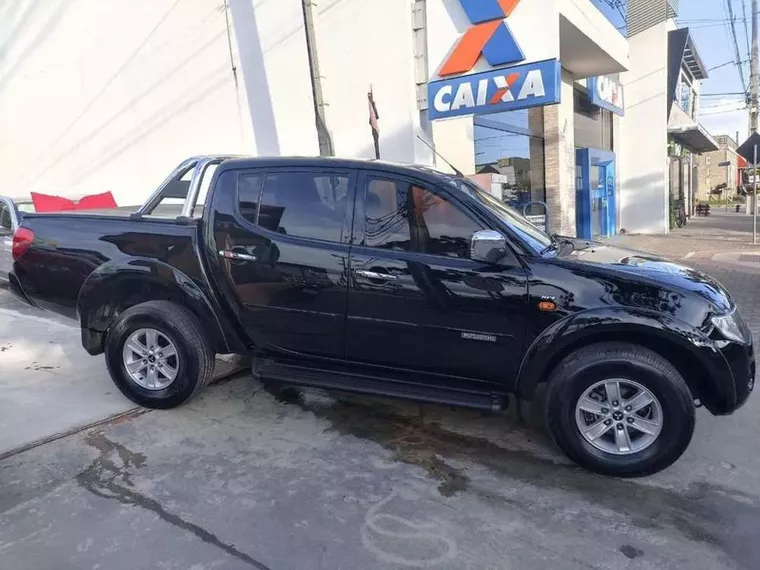 Mitsubishi L200 Triton Preto 4