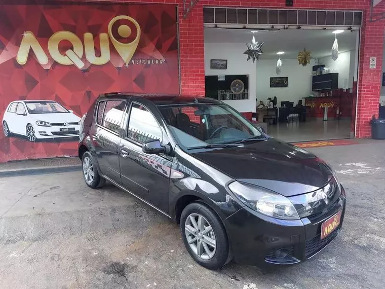 Renault Sandero Preto 14