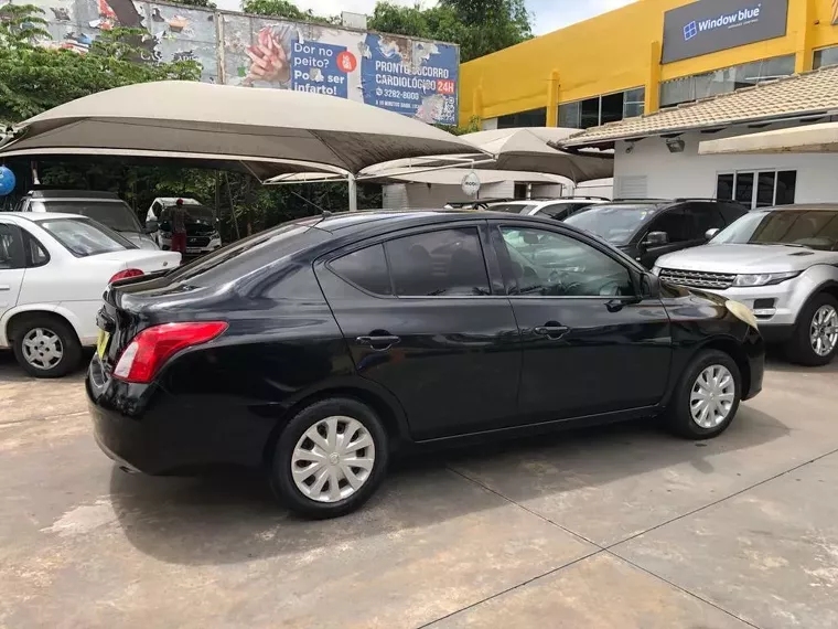 Nissan Versa Preto 10