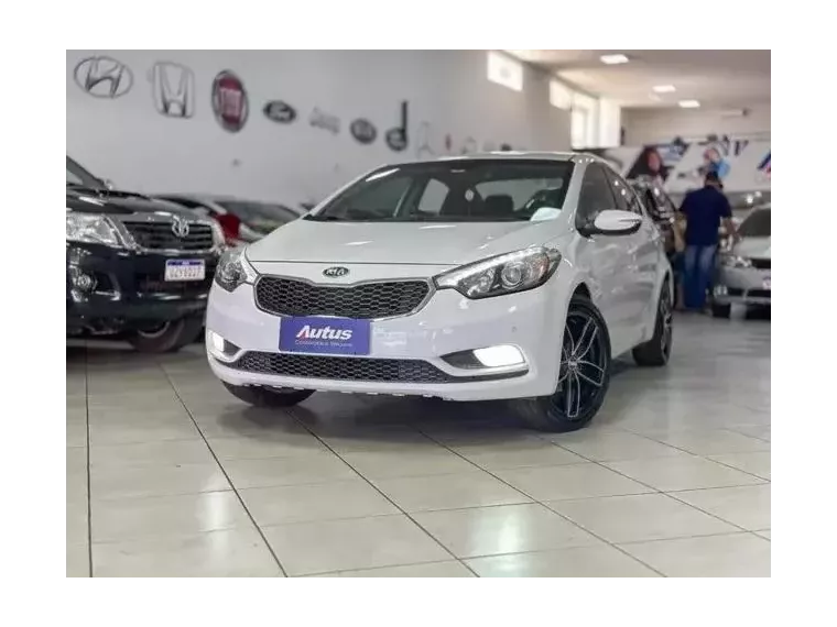 KIA Cerato Branco 1