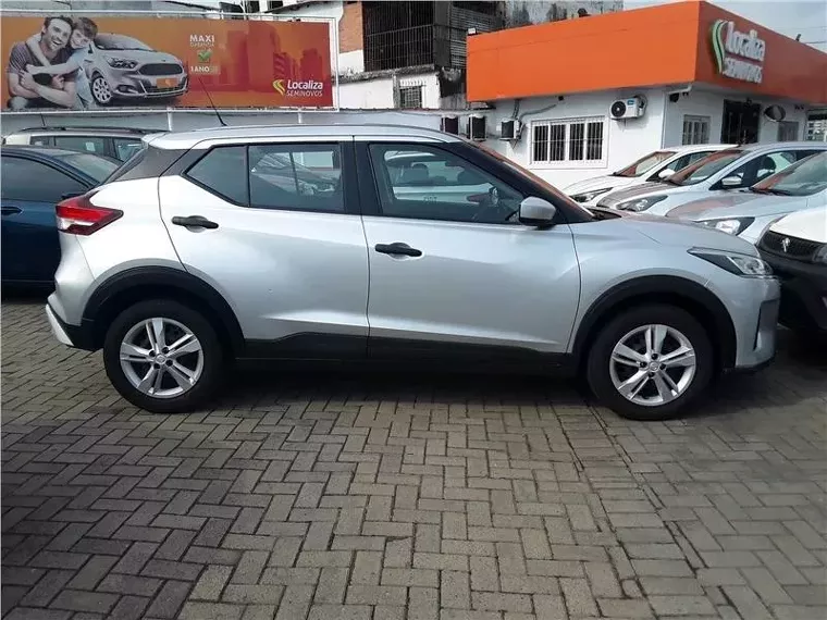 Nissan Kicks Prata 3