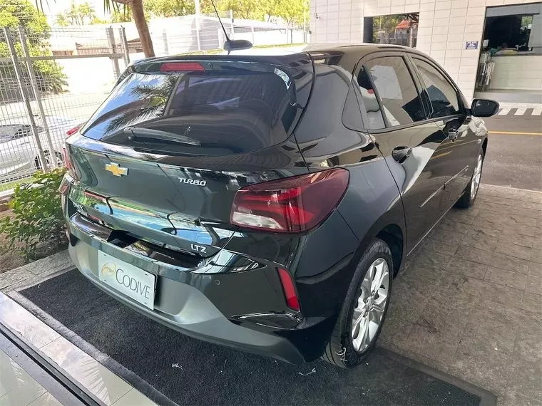 Chevrolet Onix Preto 10