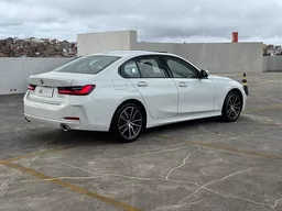 BMW 320i