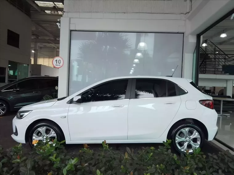 Chevrolet Onix Branco 6