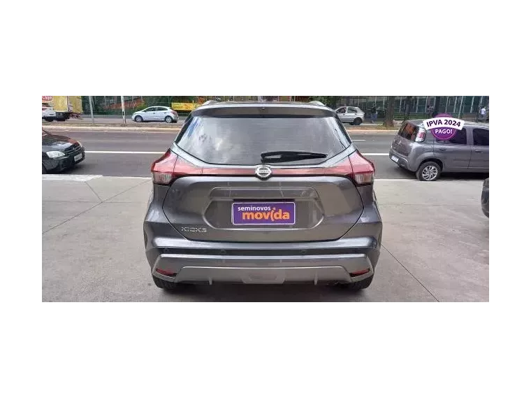 Nissan Kicks Cinza 2