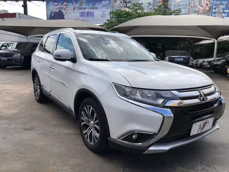 Mitsubishi Outlander Branco 8