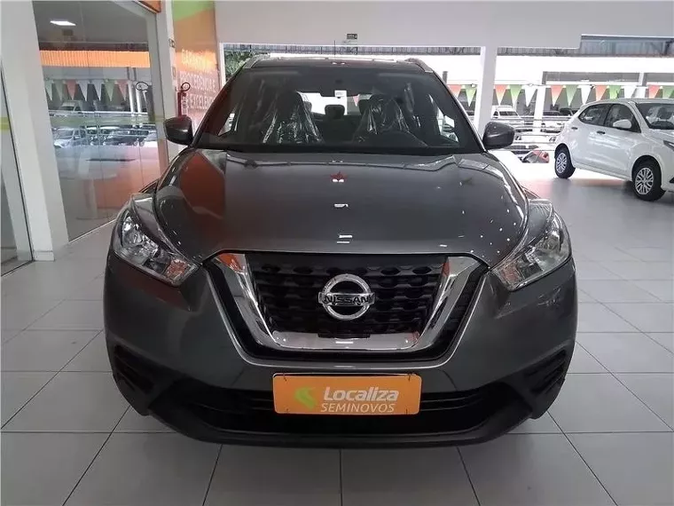 Nissan Kicks Cinza 1