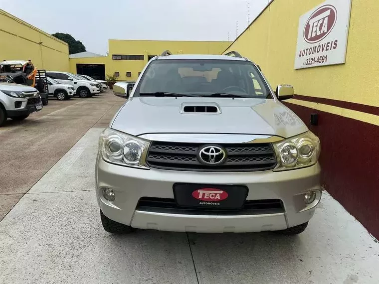 Toyota Hilux SW4 Prata 10