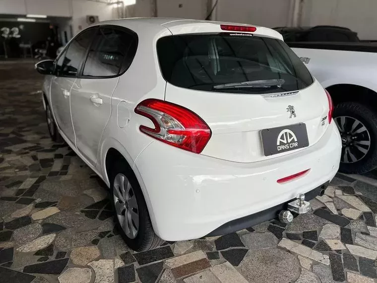 Peugeot 208 Branco 9