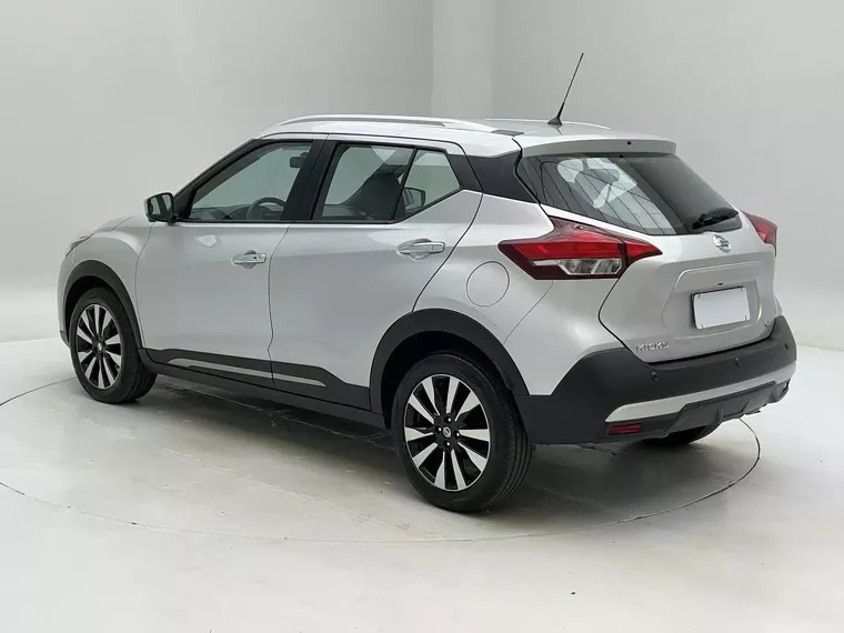 Nissan Kicks Prata 2