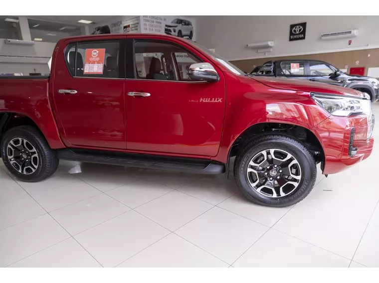 Toyota Hilux Vermelho 20