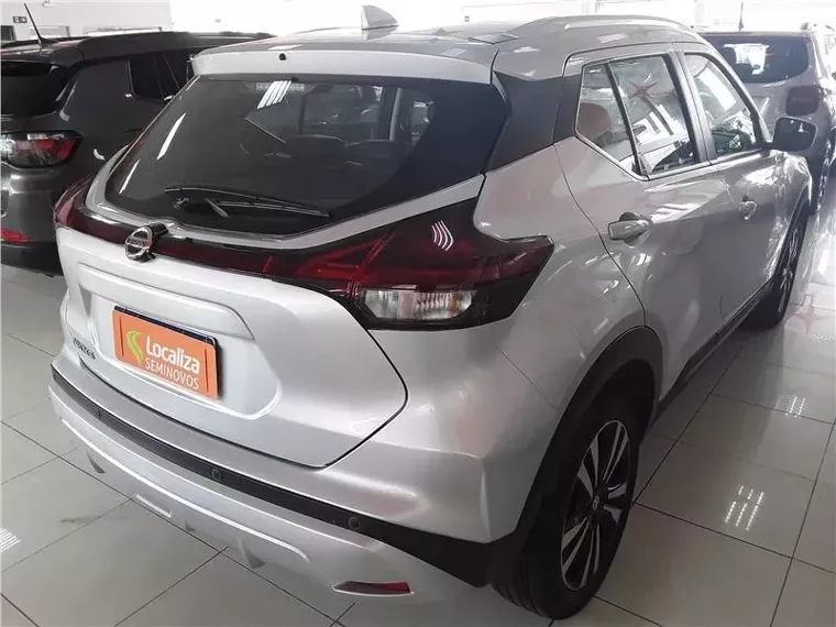 Nissan Kicks Prata 12