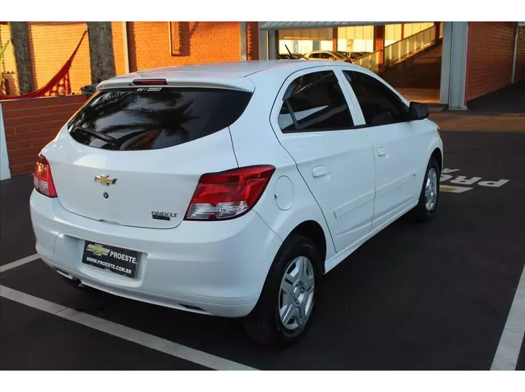 Chevrolet Onix Branco 7