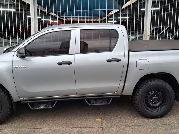 Toyota Hilux Prata 4