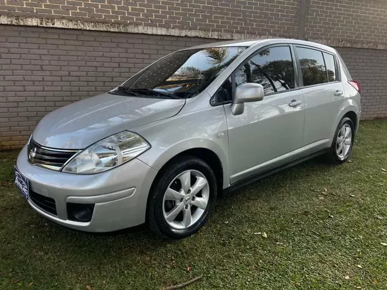 Nissan Tiida Prata 1