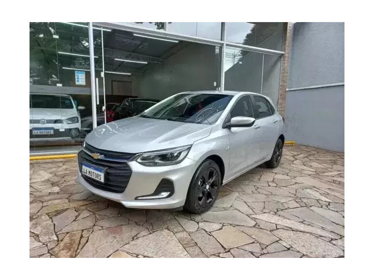 Chevrolet Onix Prata 5