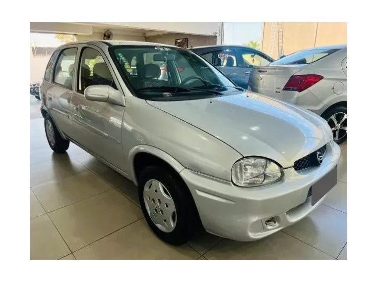 Chevrolet Corsa Prata 2