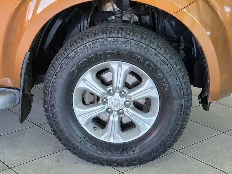 Nissan Frontier Laranja 7