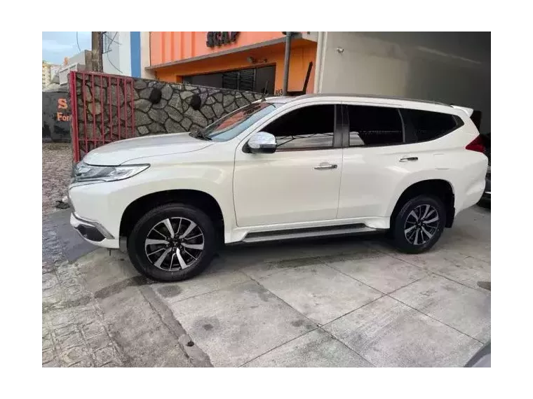 Mitsubishi Pajero Sport Branco 2