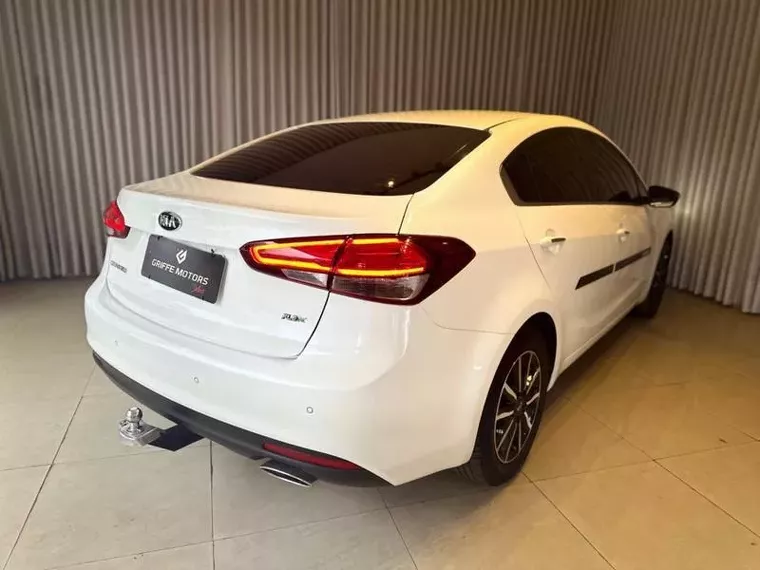 KIA Cerato Branco 14