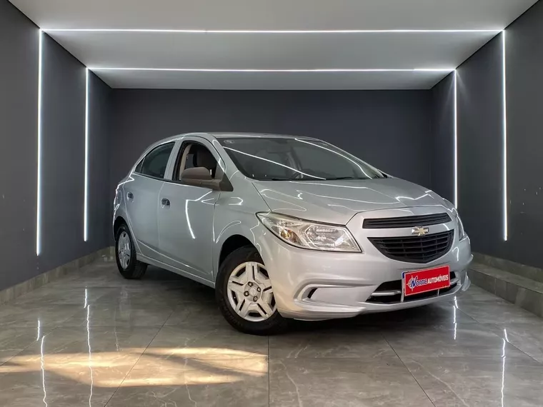 Chevrolet Onix Prata 1