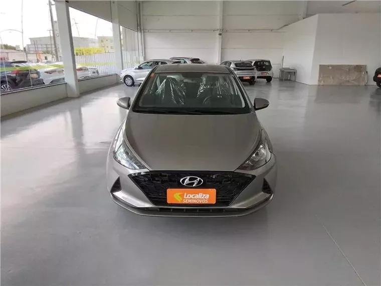 Hyundai HB20 Prata 8