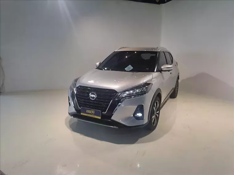 Nissan Kicks Prata 7