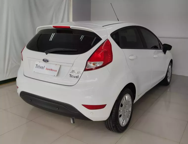 Ford Fiesta Branco 4