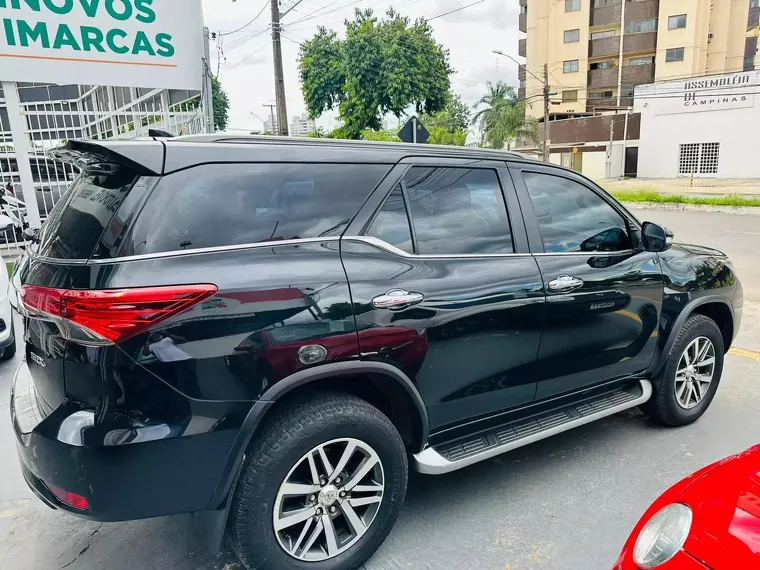 Toyota Hilux SW4 Preto 9