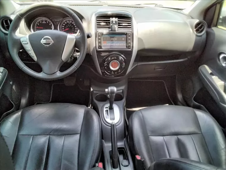 Nissan Versa Prata 3