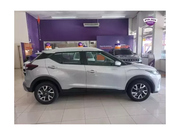 Nissan Kicks Prata 2