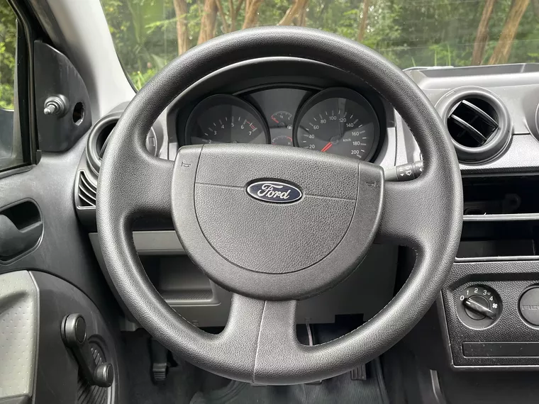 Ford Fiesta Preto 13