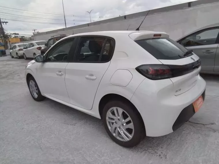 Peugeot 208 Branco 9